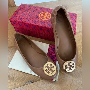 Tory Burch Minnie Ballet Flat Tan size 9